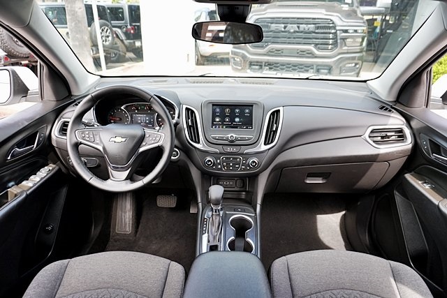 2024 Chevrolet Equinox LT photo 17