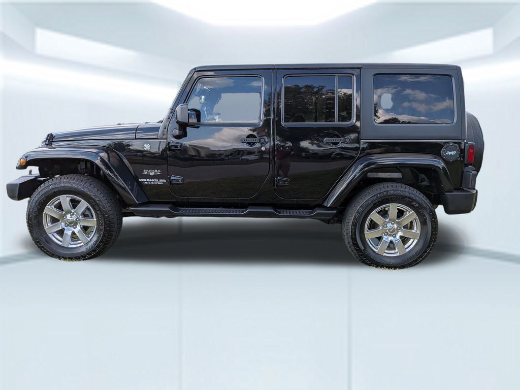 2016 Jeep Wrangler Unlimited Sahara photo 2