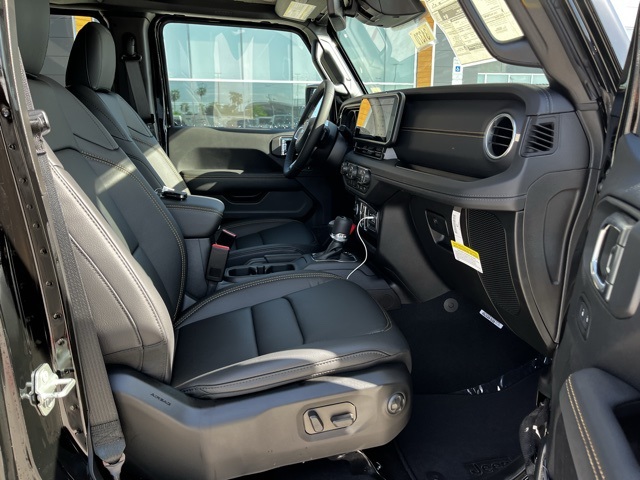 2025 Jeep Wrangler Sahara photo 19