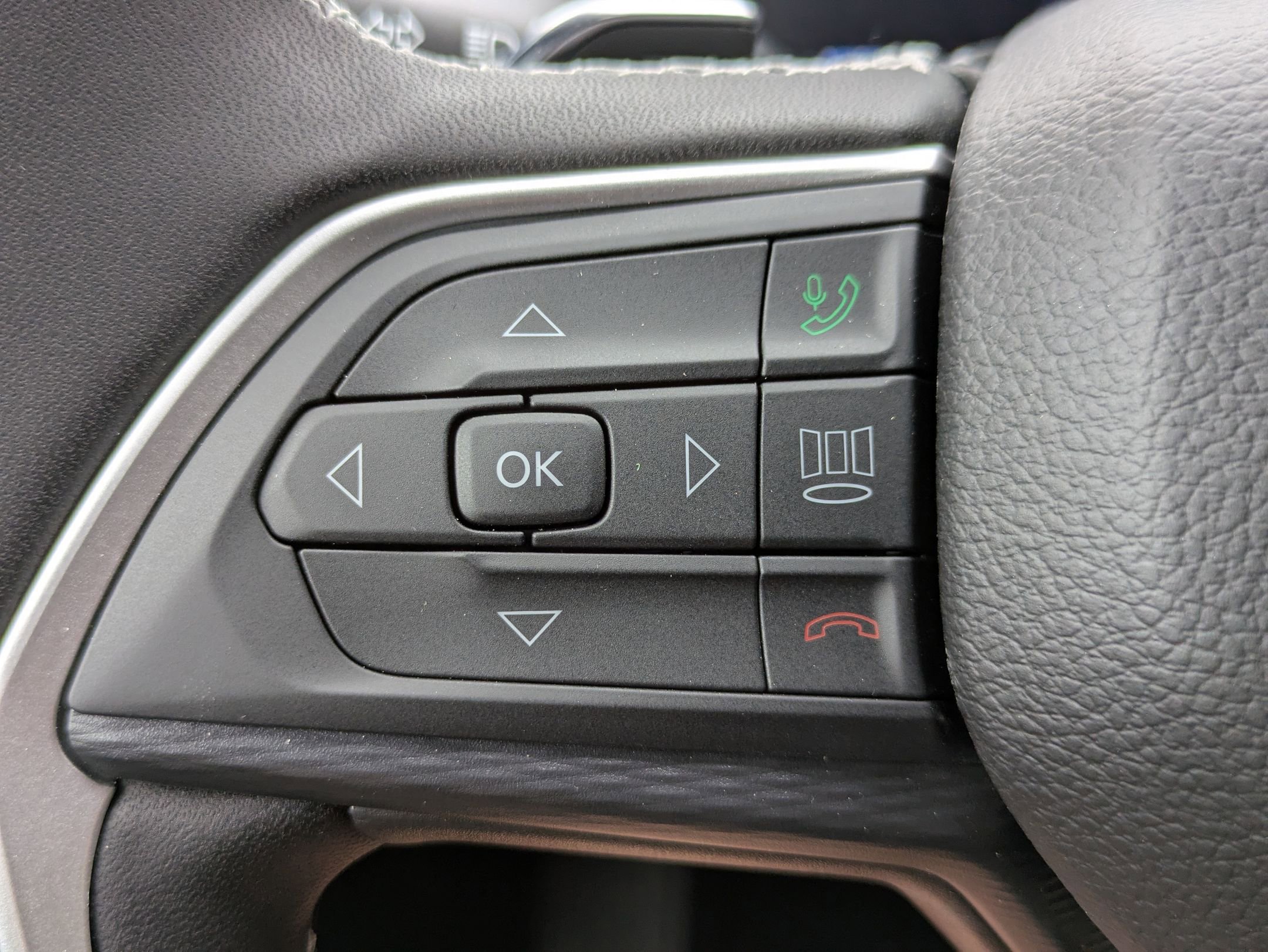 2025 Jeep Grand Cherokee Altitude photo 12