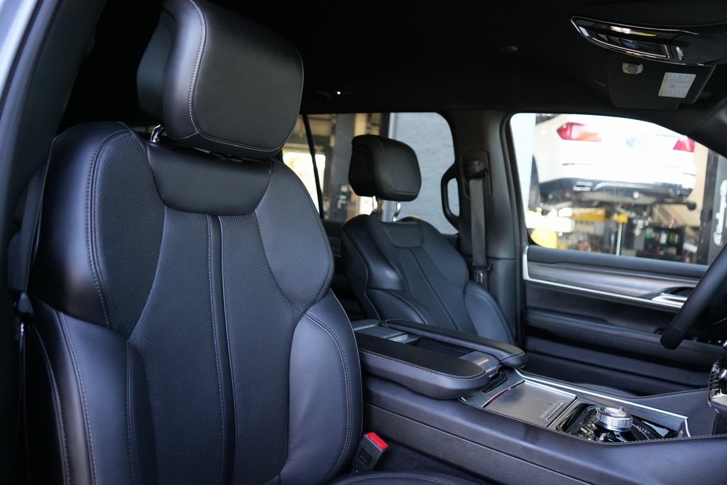 2024 Jeep Wagoneer L Series III photo 16