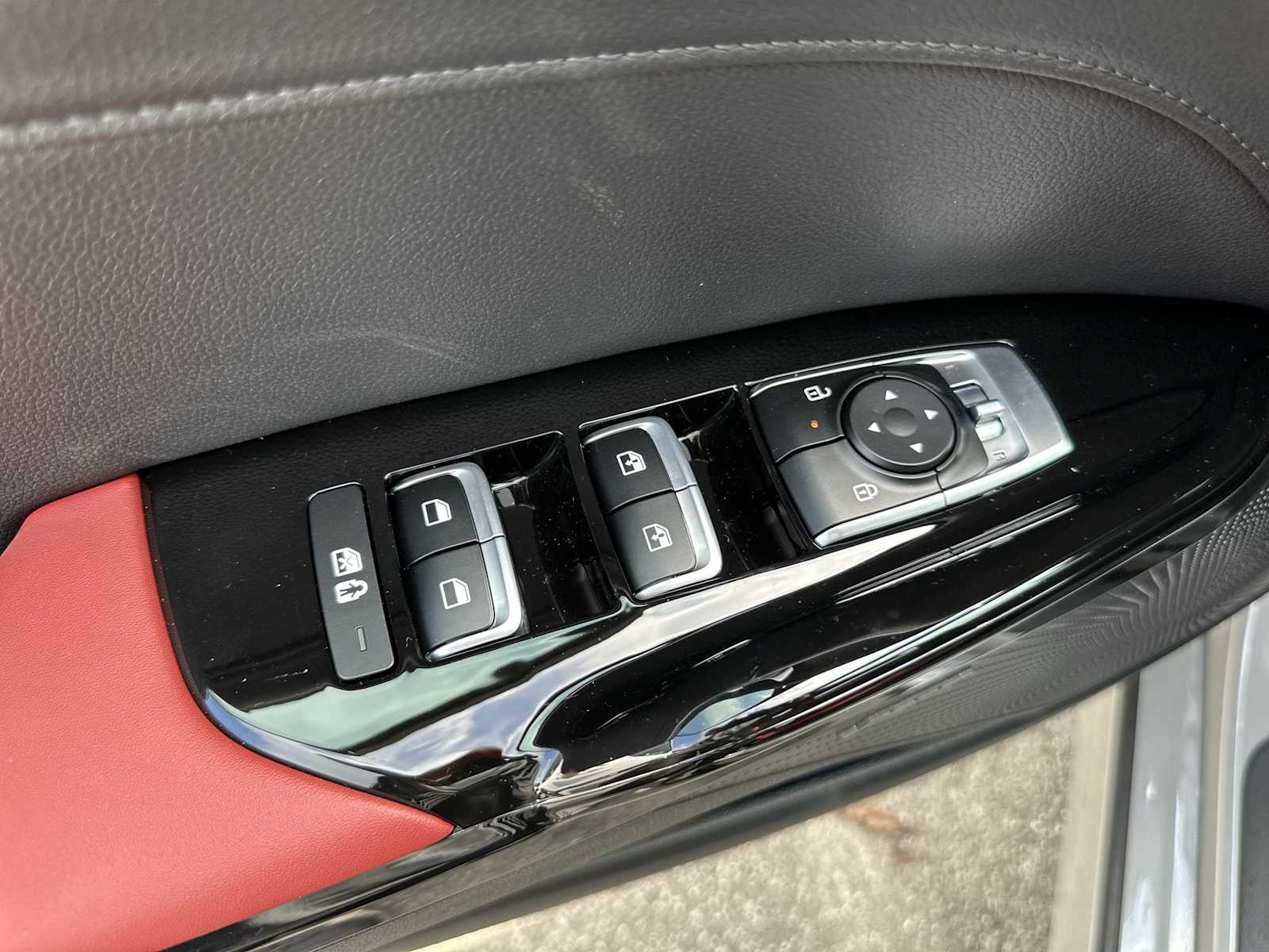 2025 Kia K5 GT-Line photo 5