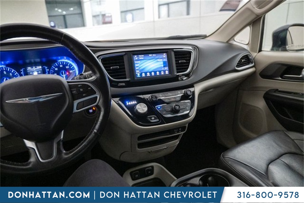 2020 Chrysler Pacifica Touring L photo 16