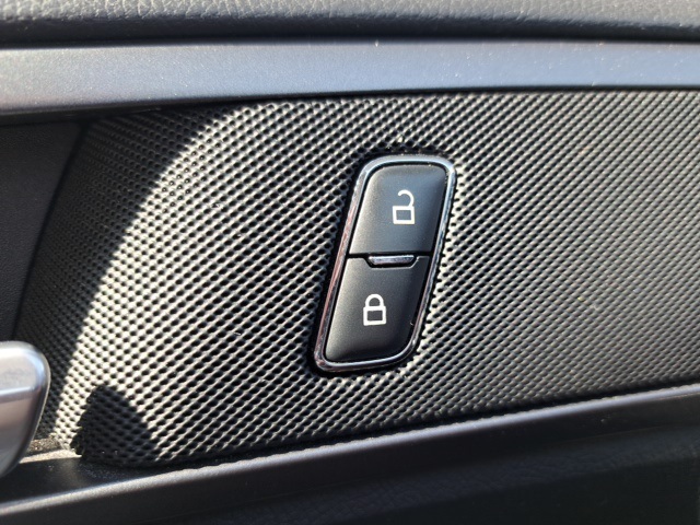 2016 Ford Fusion SE photo 25