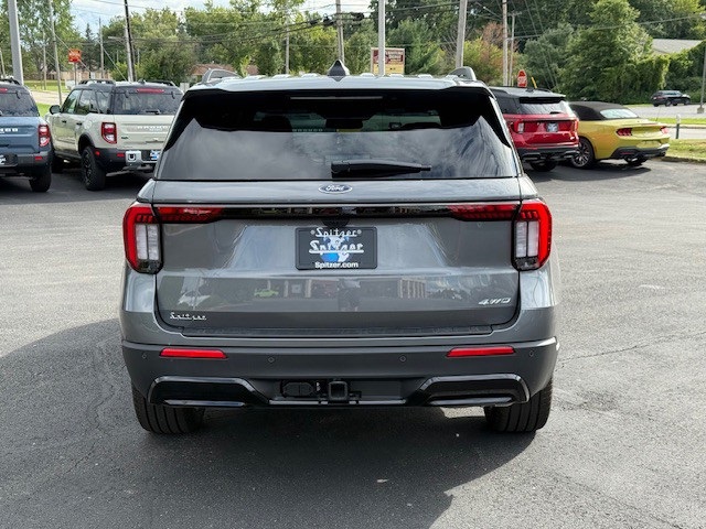 2025 Ford Explorer ST-Line photo 5