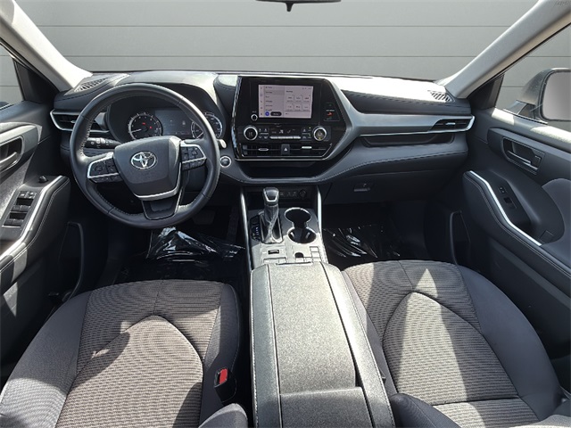 2024 Toyota Highlander LE photo 8