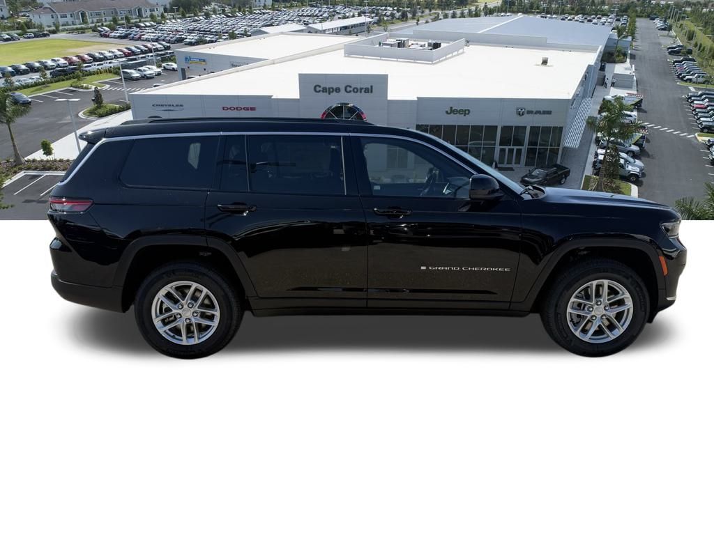 2025 Jeep Grand Cherokee Laredo photo 3