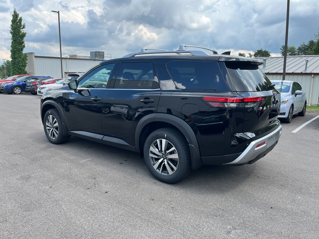 2025 Nissan Pathfinder SL photo 4