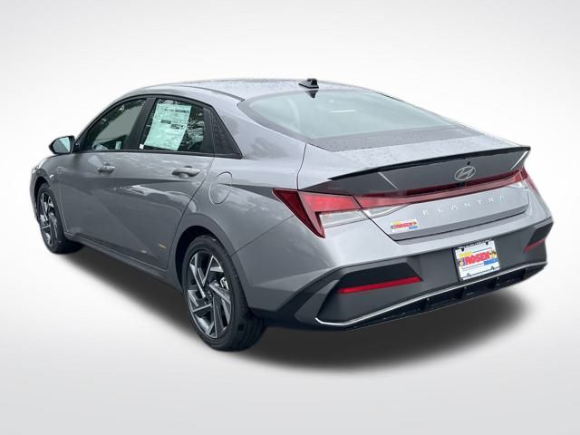 2025 Hyundai Elantra SEL Sport photo 3