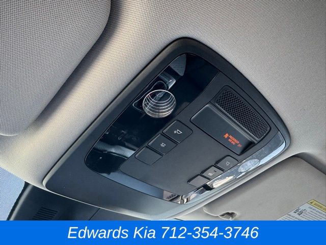 2023 Kia Carnival LX photo 34