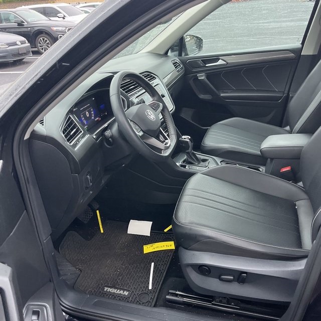 2022 Volkswagen Tiguan SE photo 2