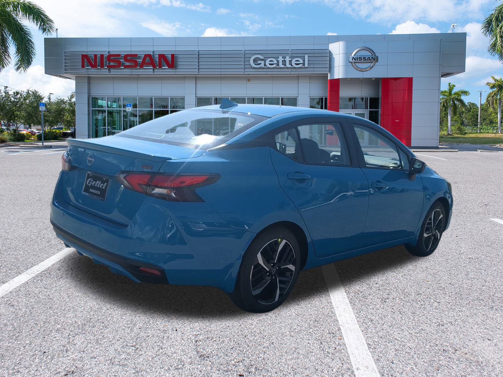 2025 Nissan Versa SR photo 4