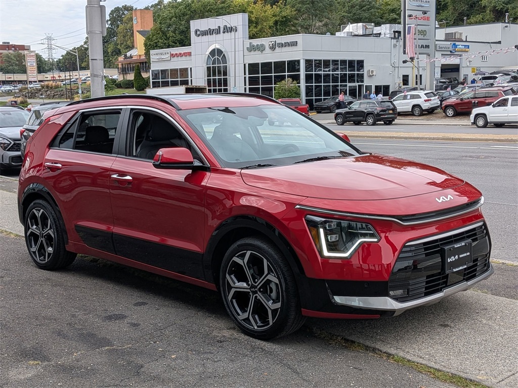 2024 Kia Niro Plug-In Hybrid SX photo 2