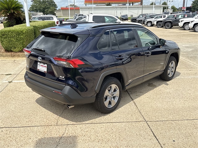 2024 Toyota RAV4 Hybrid XLE photo 2