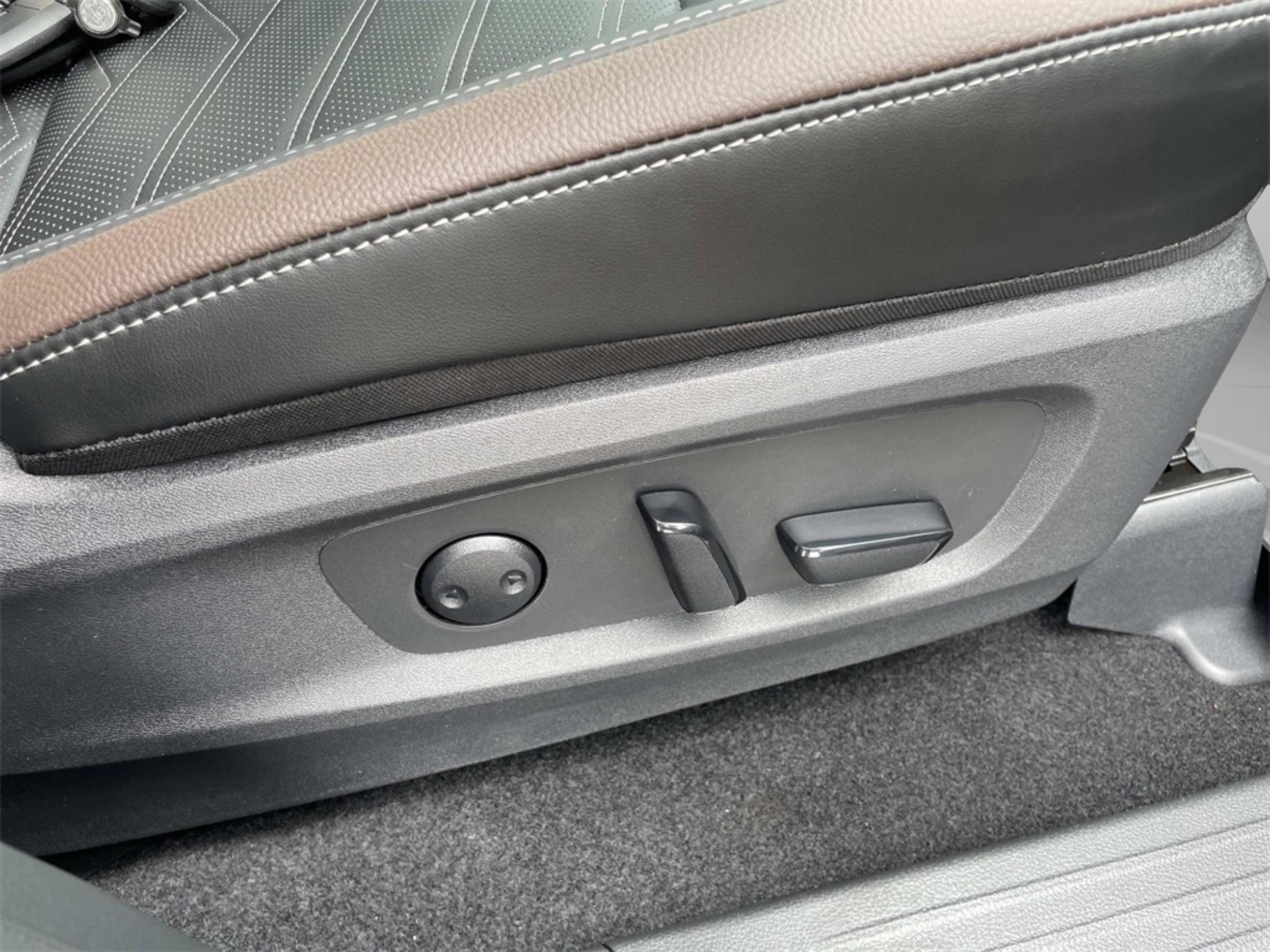 2025 Nissan Pathfinder Platinum photo 22