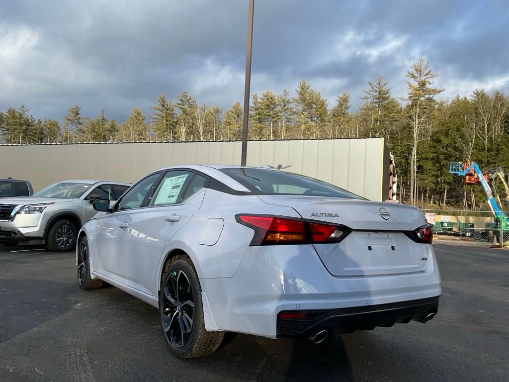 2025 Nissan Altima 2.5 SR photo 5