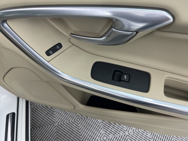2013 Volvo S60 T5 Premier photo 23
