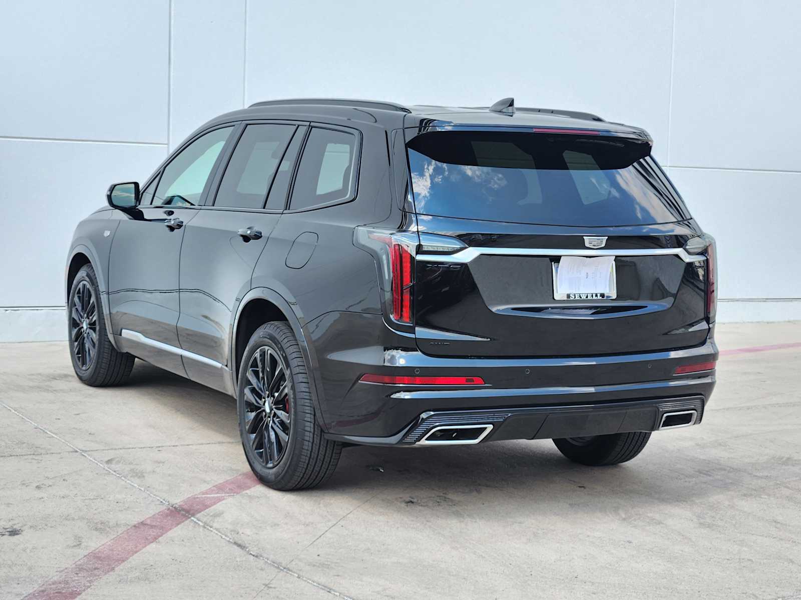 2025 Cadillac XT4 Sport photo 2