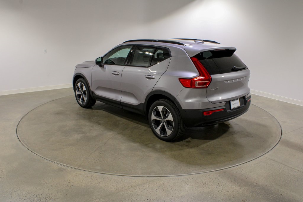 2026 Volvo XC40 Plus photo 2