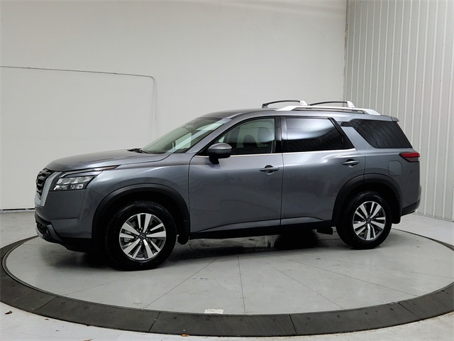 2025 Nissan Pathfinder SL photo 2