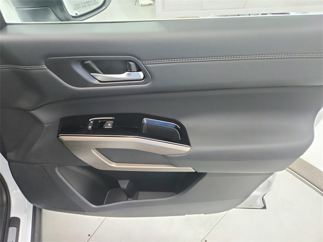 2025 Nissan Pathfinder Platinum photo 35