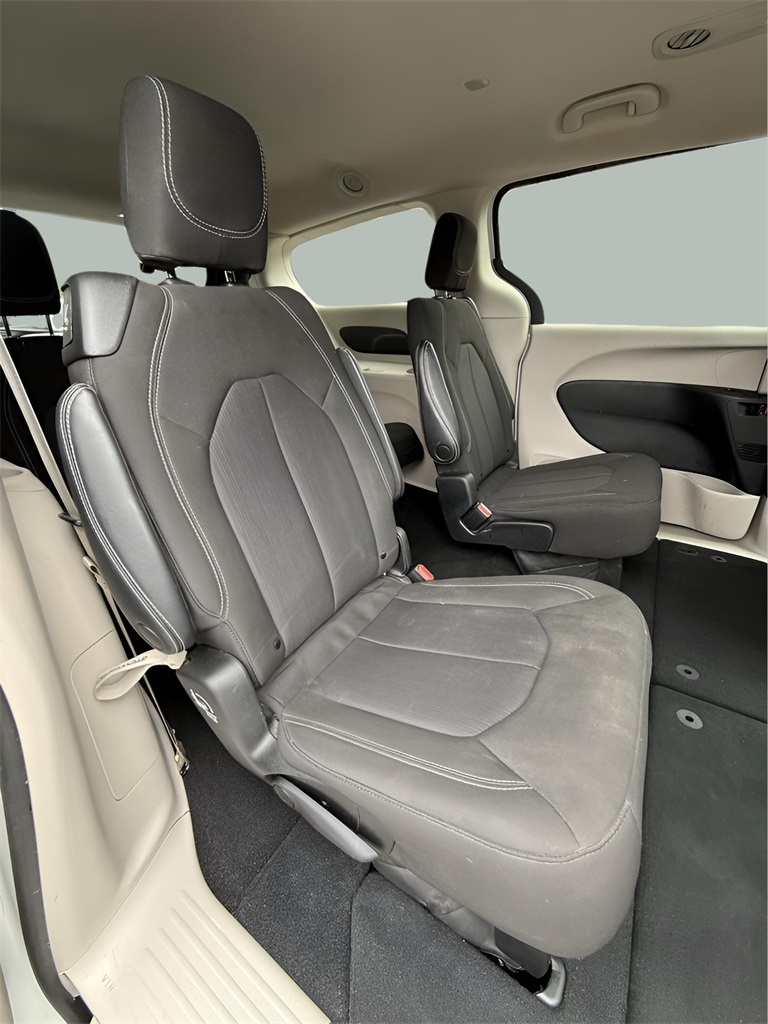 2023 Chrysler Voyager LX photo 17