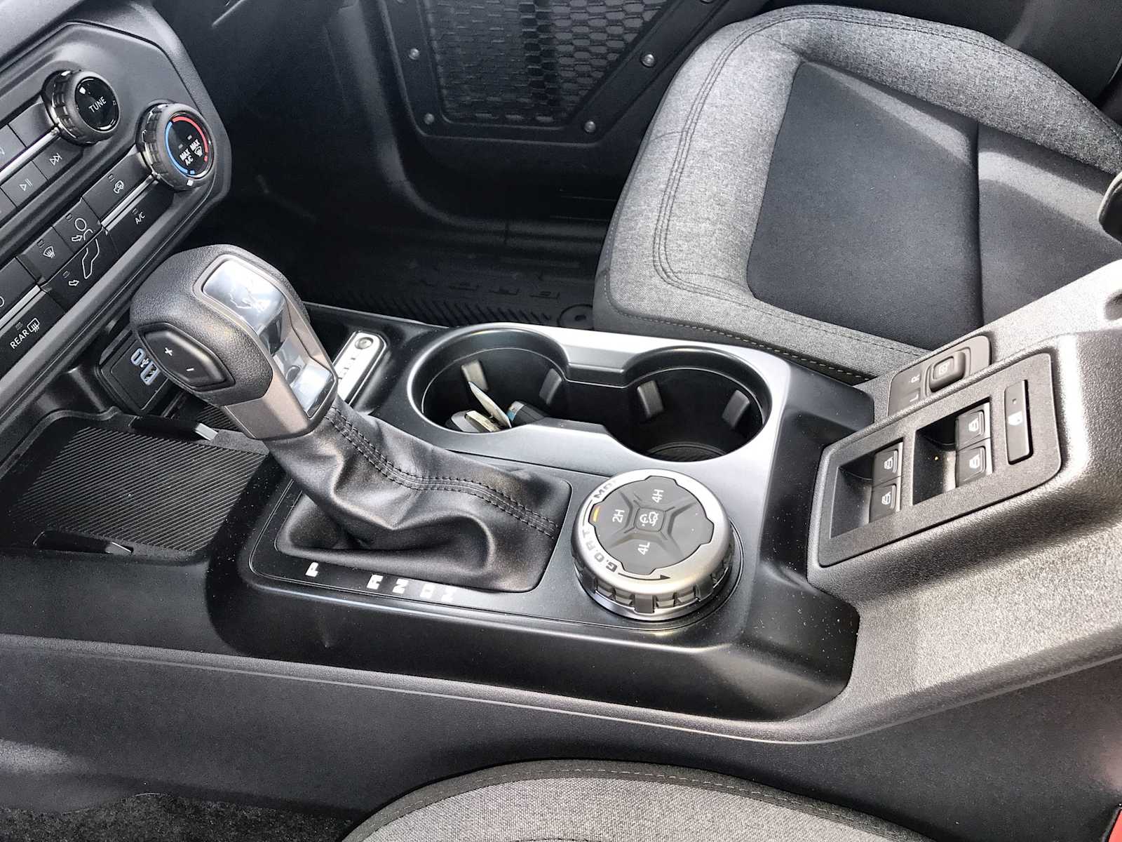 2025 Ford Bronco Base photo 20