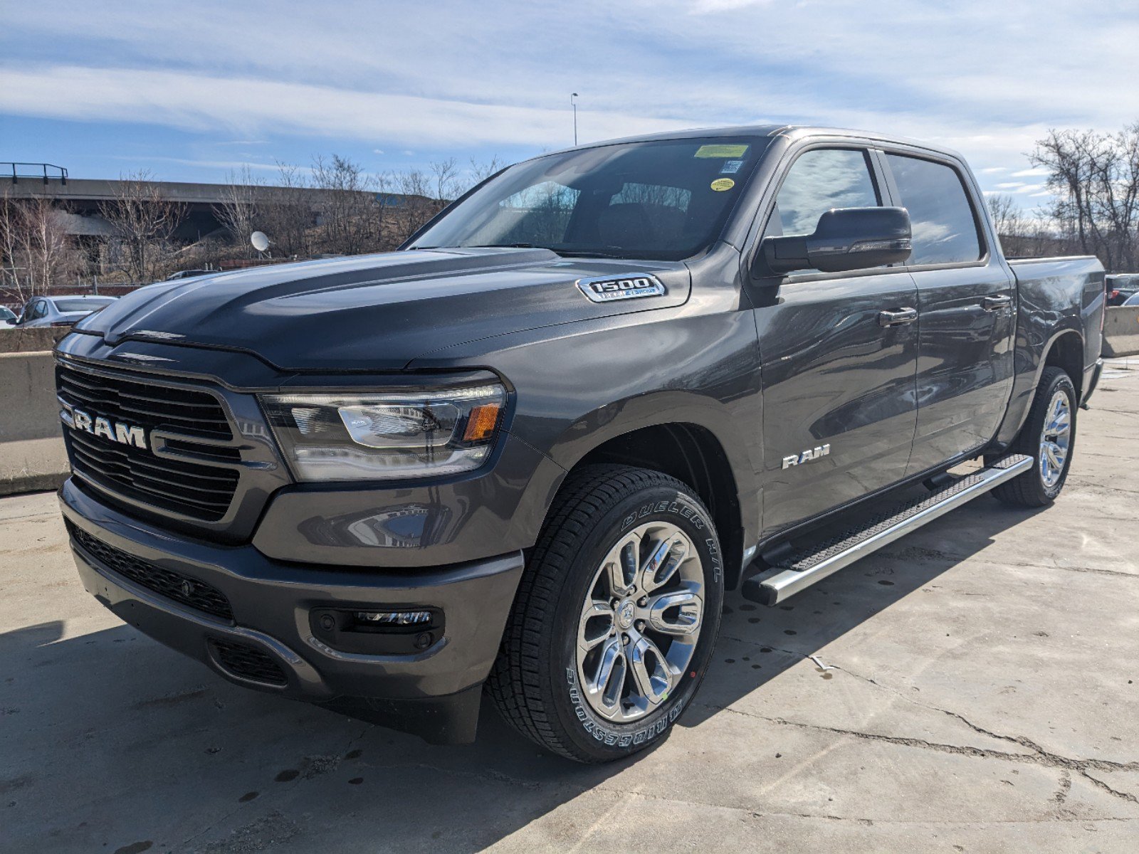 New 2023 RAM 1500 Laramie Crew Cab in Medford R3T014 Grava Chrysler