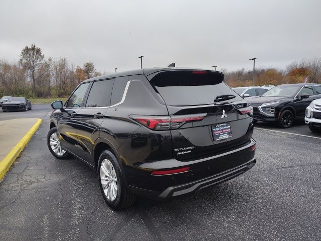 2025 Mitsubishi Outlander ES photo 4