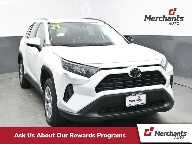 2021 Toyota RAV4 LE's photo