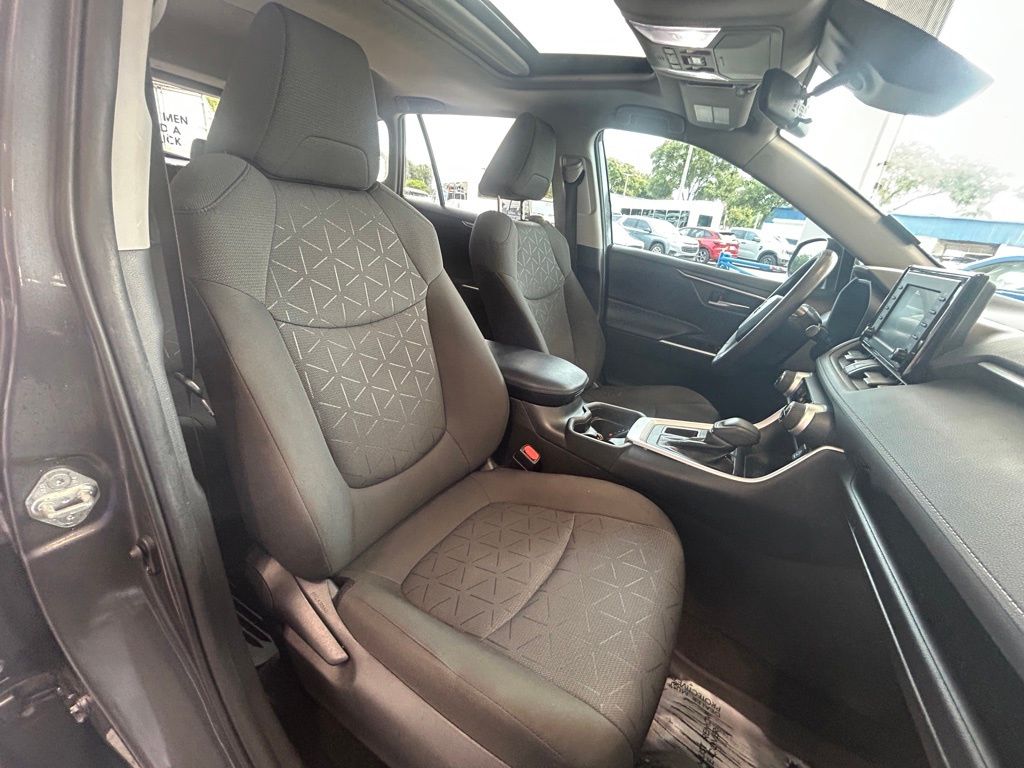 2021 Toyota RAV4 XLE photo 20