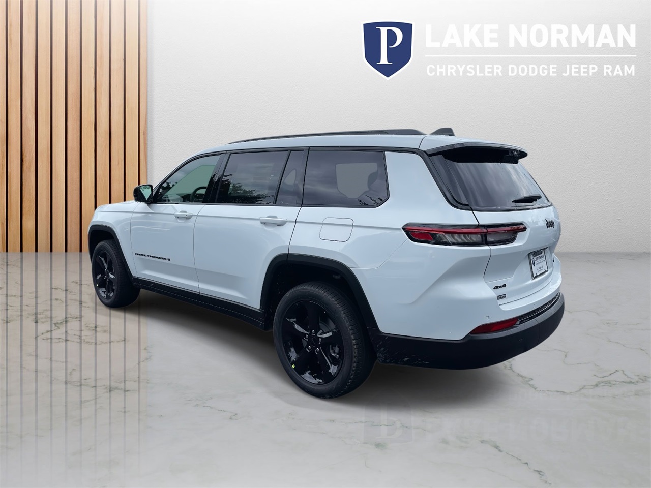 2025 Jeep Grand Cherokee Limited photo 3