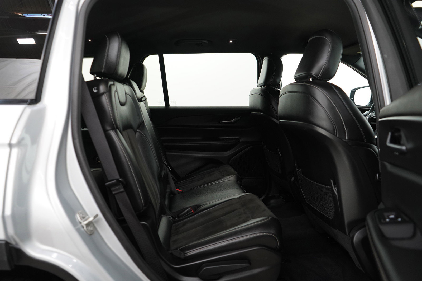 2023 Jeep Grand Cherokee Altitude photo 10