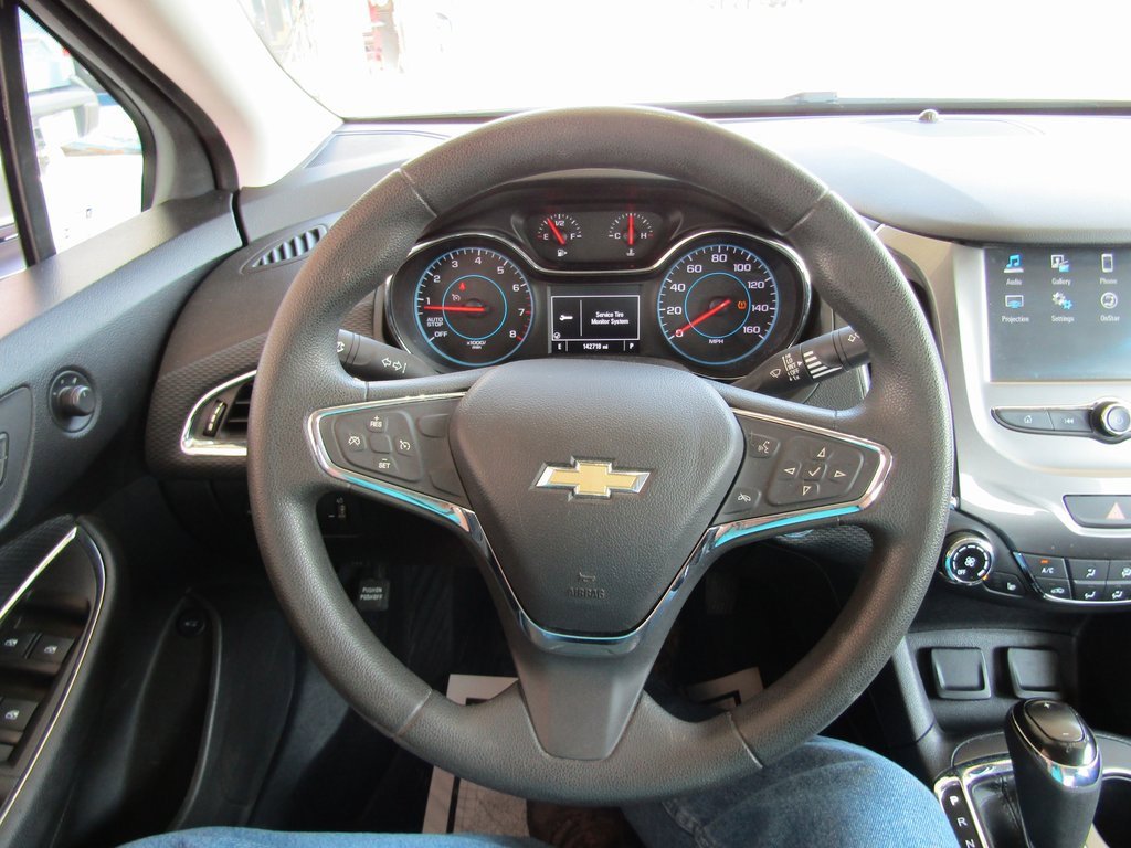 2017 Chevrolet Cruze LT photo 17