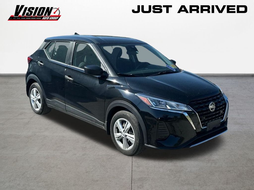 2021 Nissan Kicks S photo 2