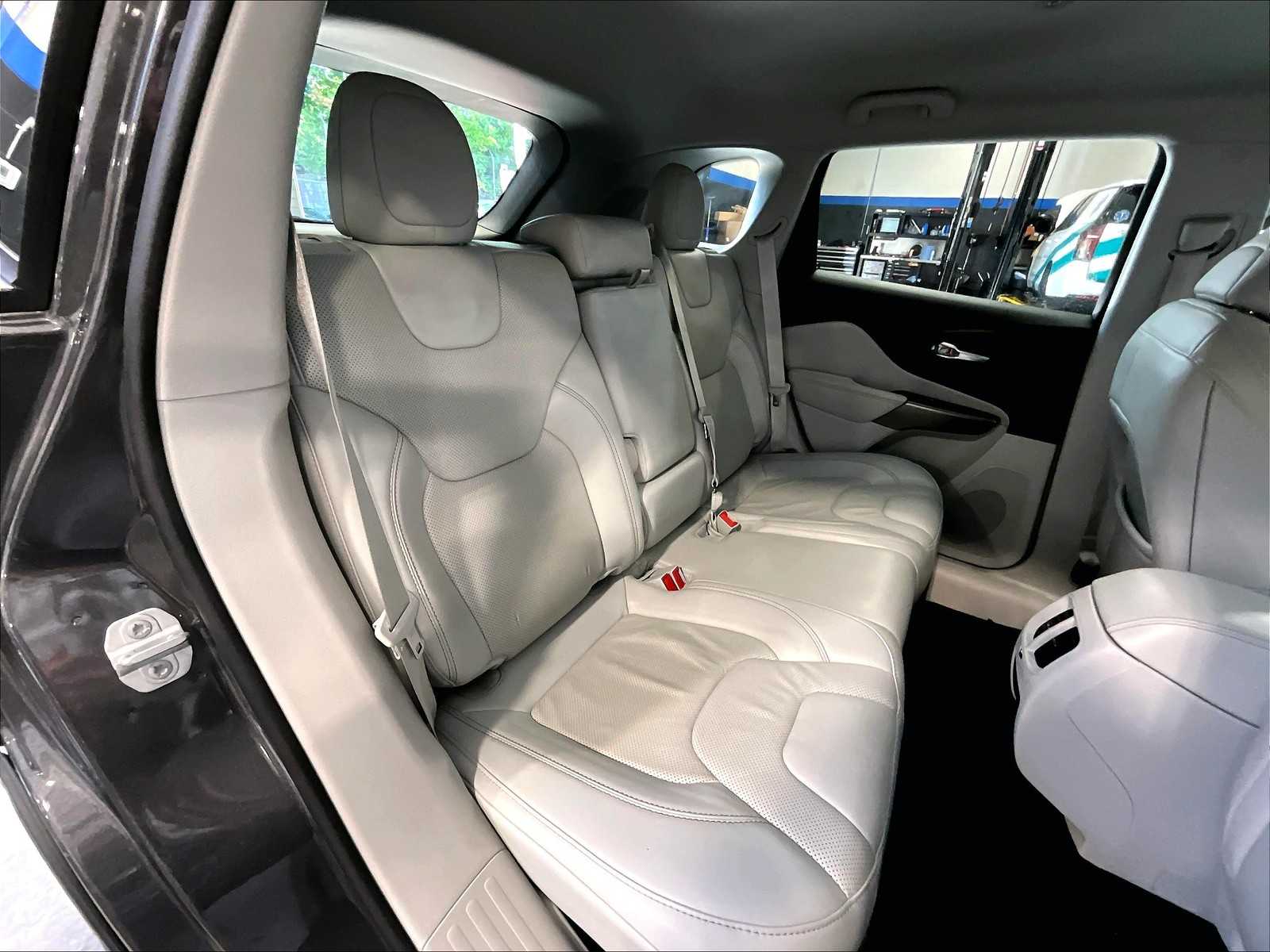 2020 Jeep Cherokee Limited photo 16