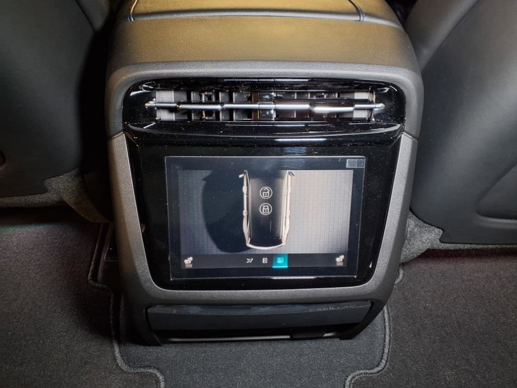 2025 Cadillac Escalade IQ Luxury photo 9