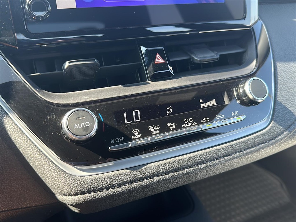 2023 Toyota Corolla SE photo 13
