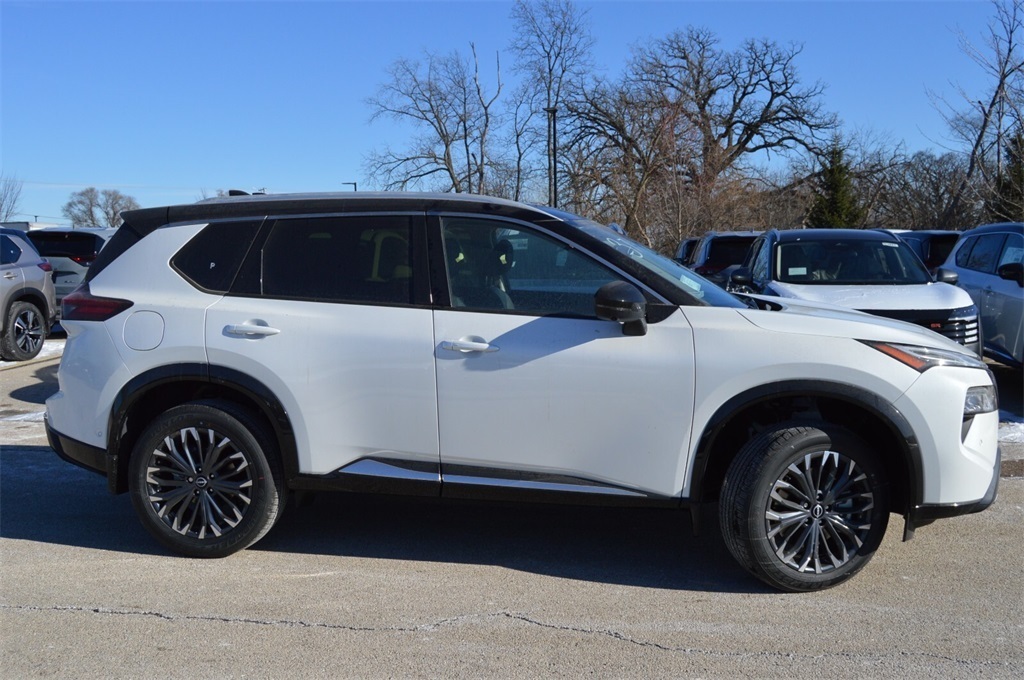 2025 Nissan Rogue Platinum photo 2