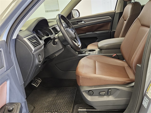 2021 Volkswagen Atlas V6 SE Technology R-Line photo 6