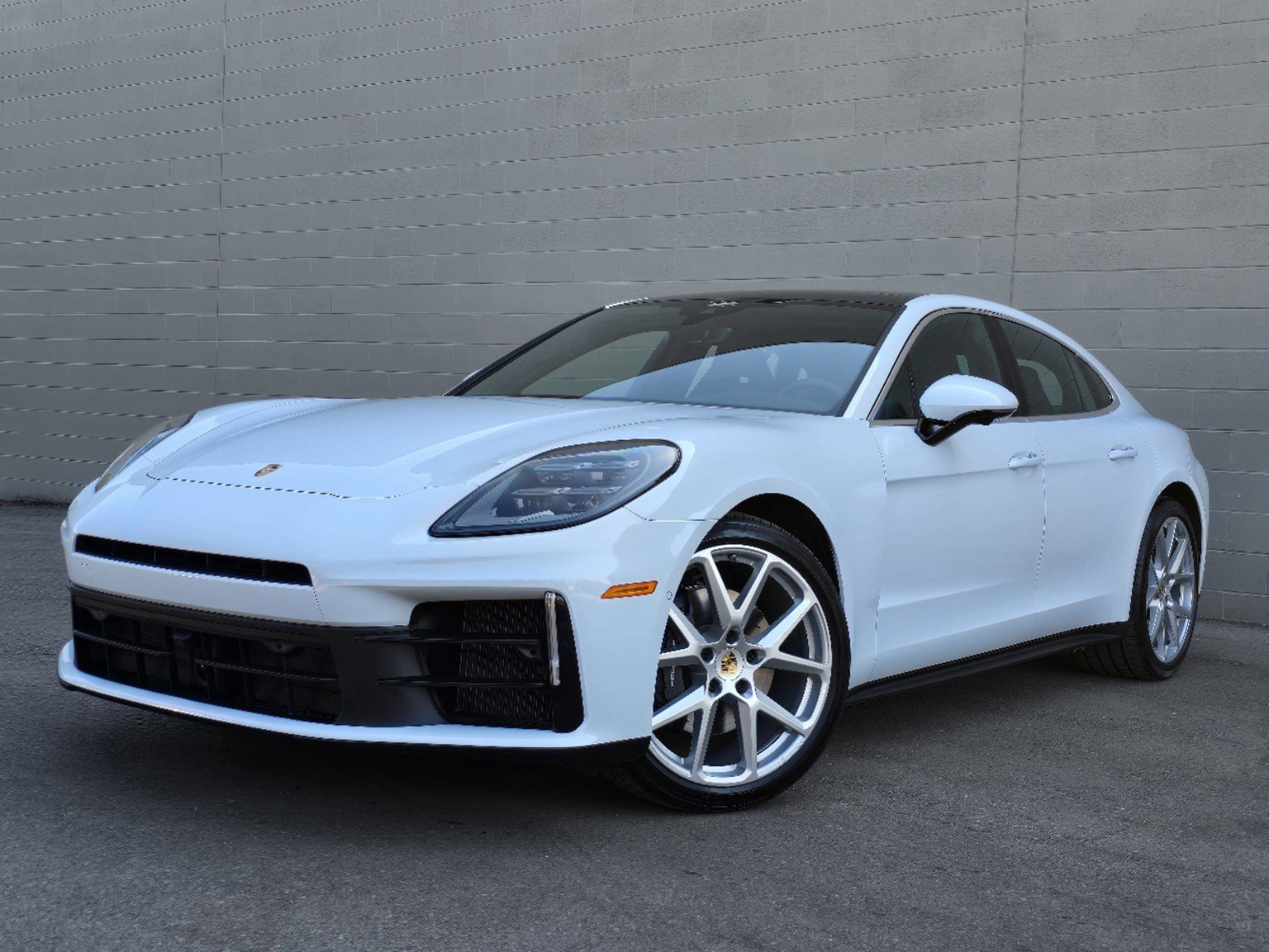 2024 Porsche Panamera 4 photo 2