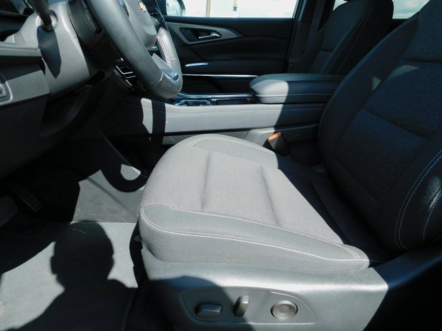 2025 Chevrolet Traverse photo 22