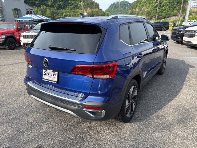 2024 Volkswagen Taos SE photo 2