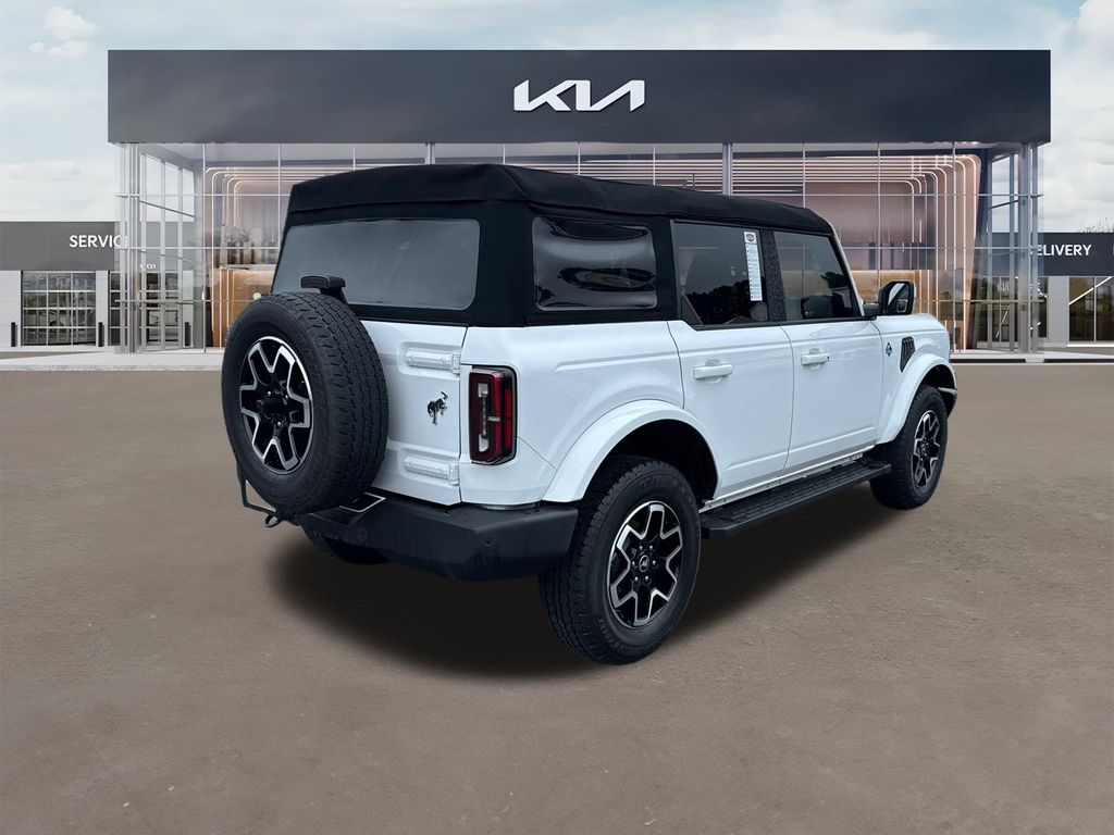 2024 Ford Bronco Outer Banks photo 3
