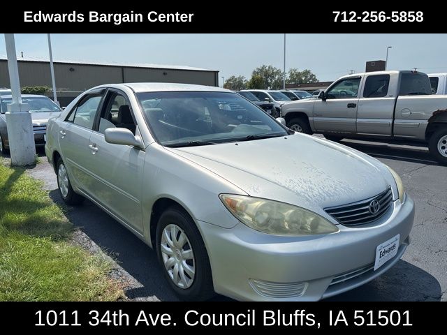Used 2005 Toyota Camry LE with VIN 4T1BE32K75U949938 for sale in Council Bluffs, IA