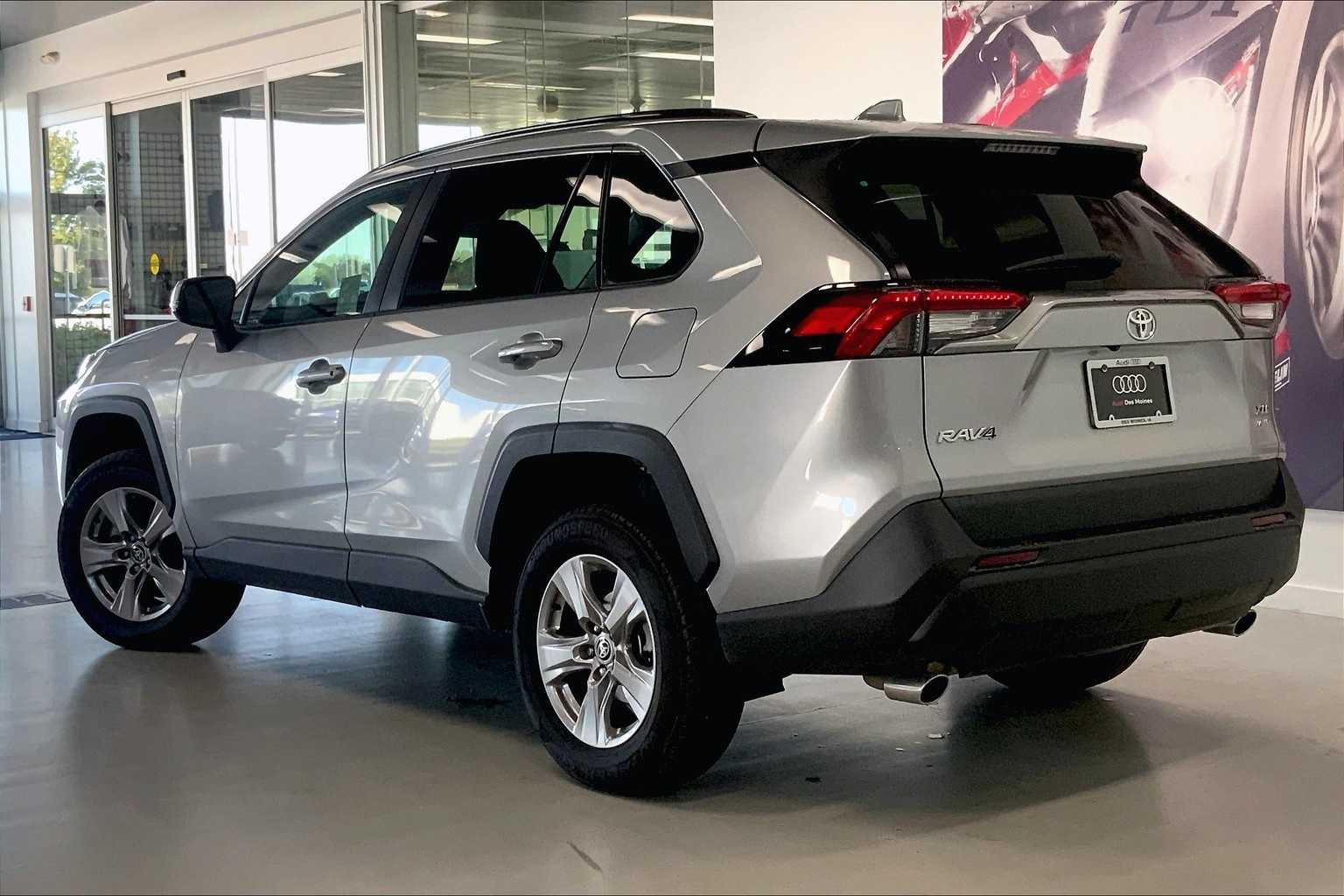 2022 Toyota RAV4 XLE Sport photo 4