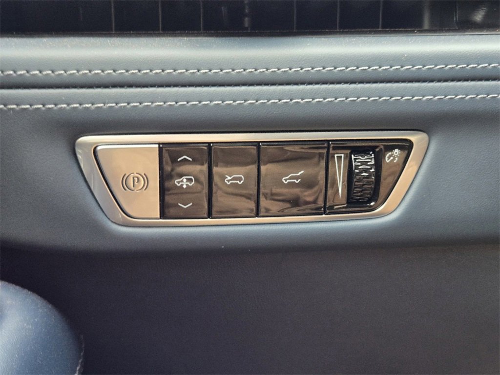 2025 Cadillac Escalade IQ Sport photo 16
