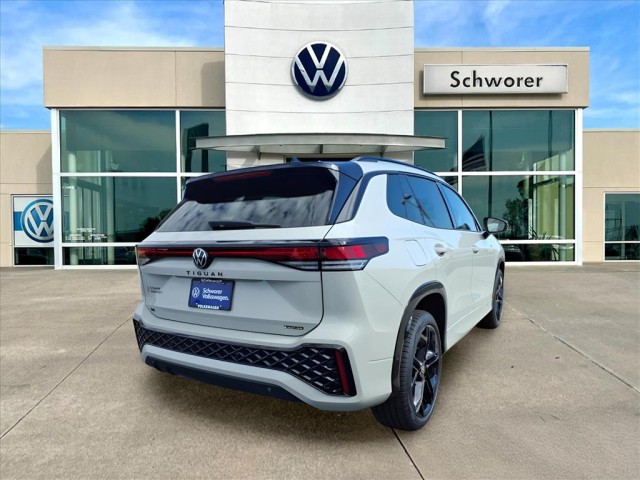 2026 Volkswagen Tiguan SE photo 4