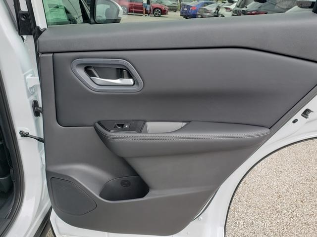 2025 Nissan Rogue SV photo 17