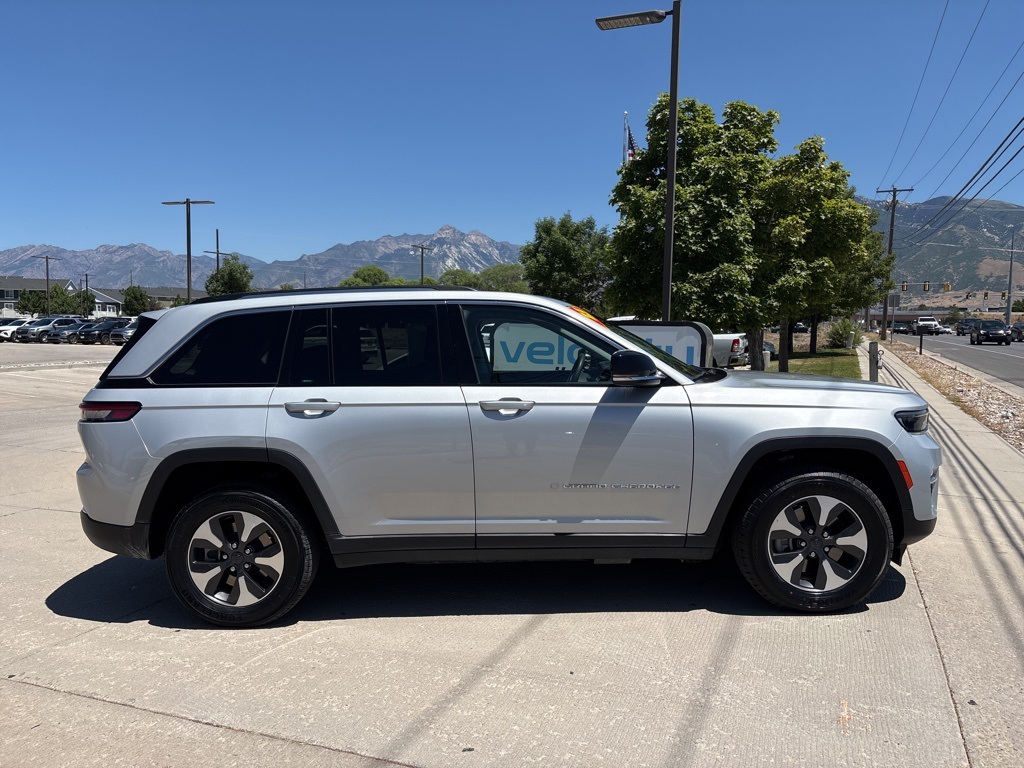 2023 Jeep Cherokee 4xe photo 2